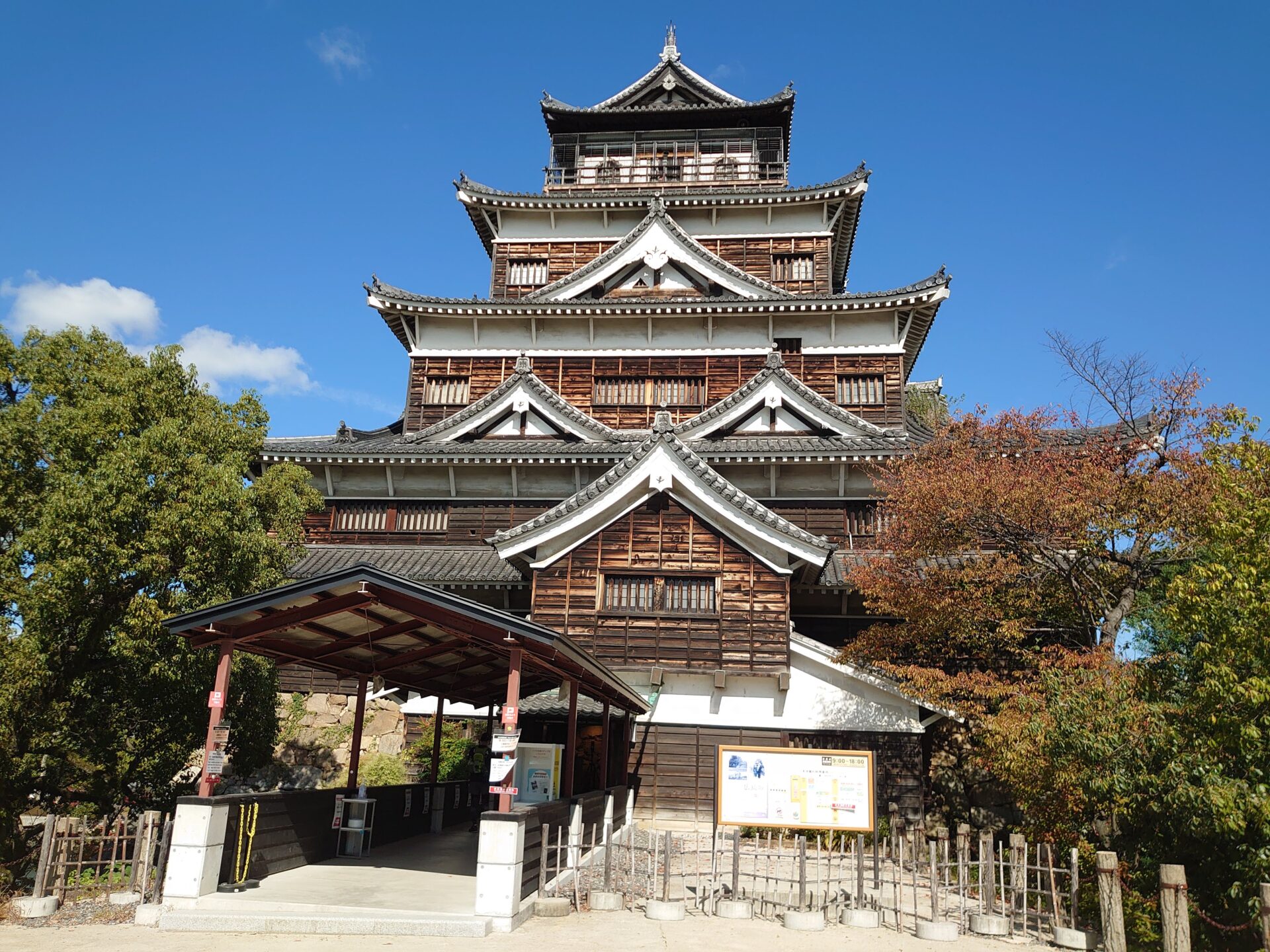 広島城の別名「鯉城（りじょう）」！カープの由来はここにあり