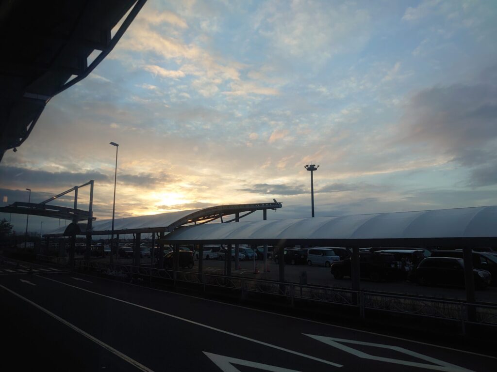 新潟空港の夜明け